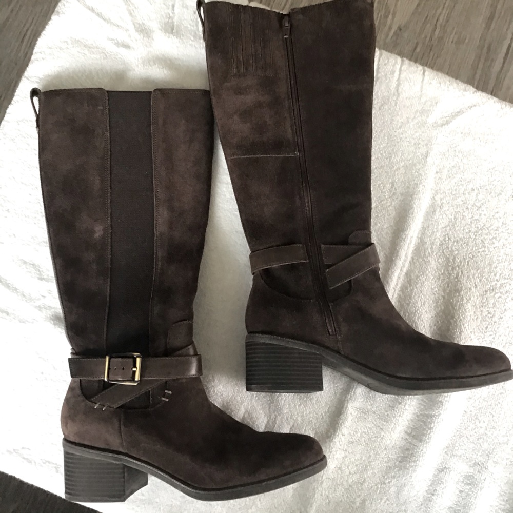 Clark’s brown suede boots, size 8